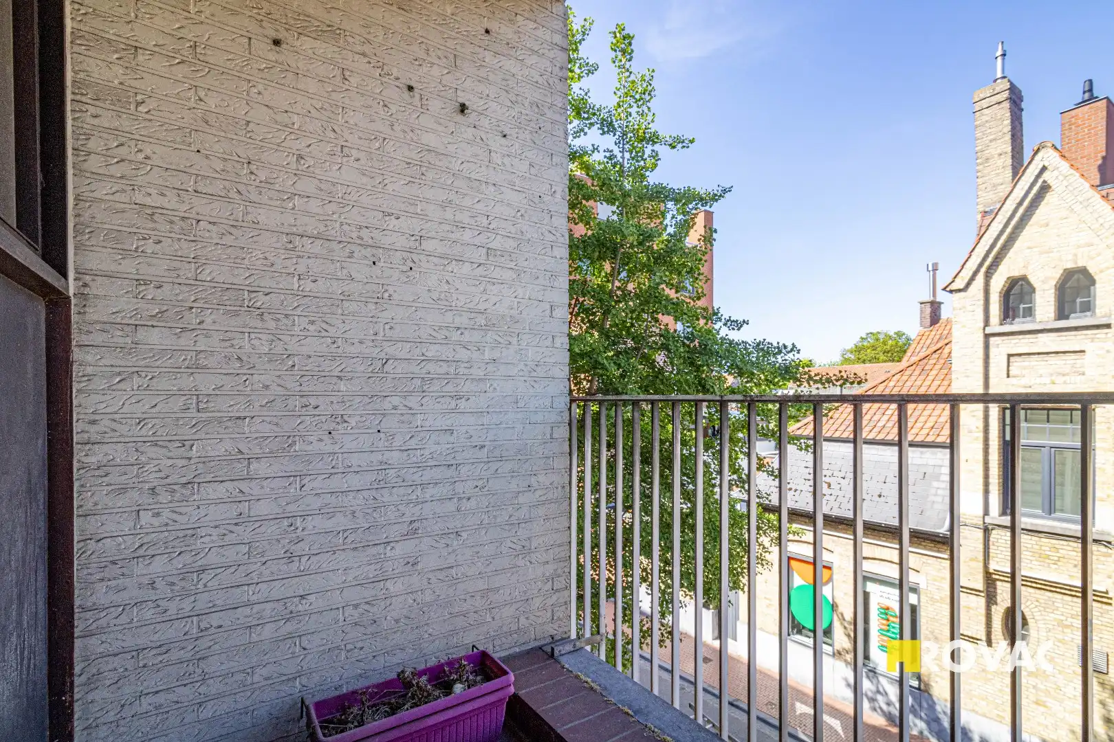 Op te frissen appartement met staanplaats en berging foto 6