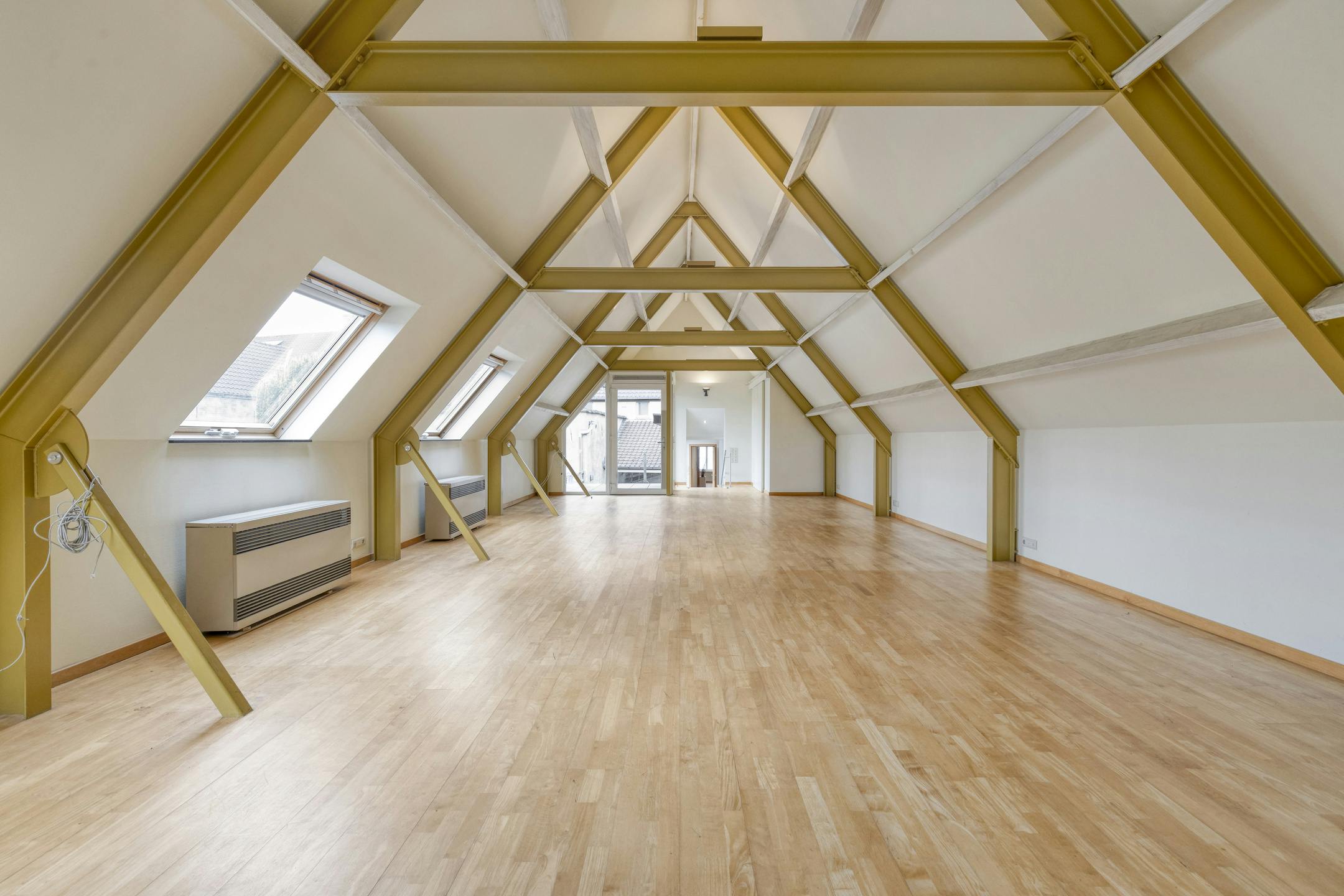 Woning met handelsgelijkvloers, atelier en garages te Veurne foto 4