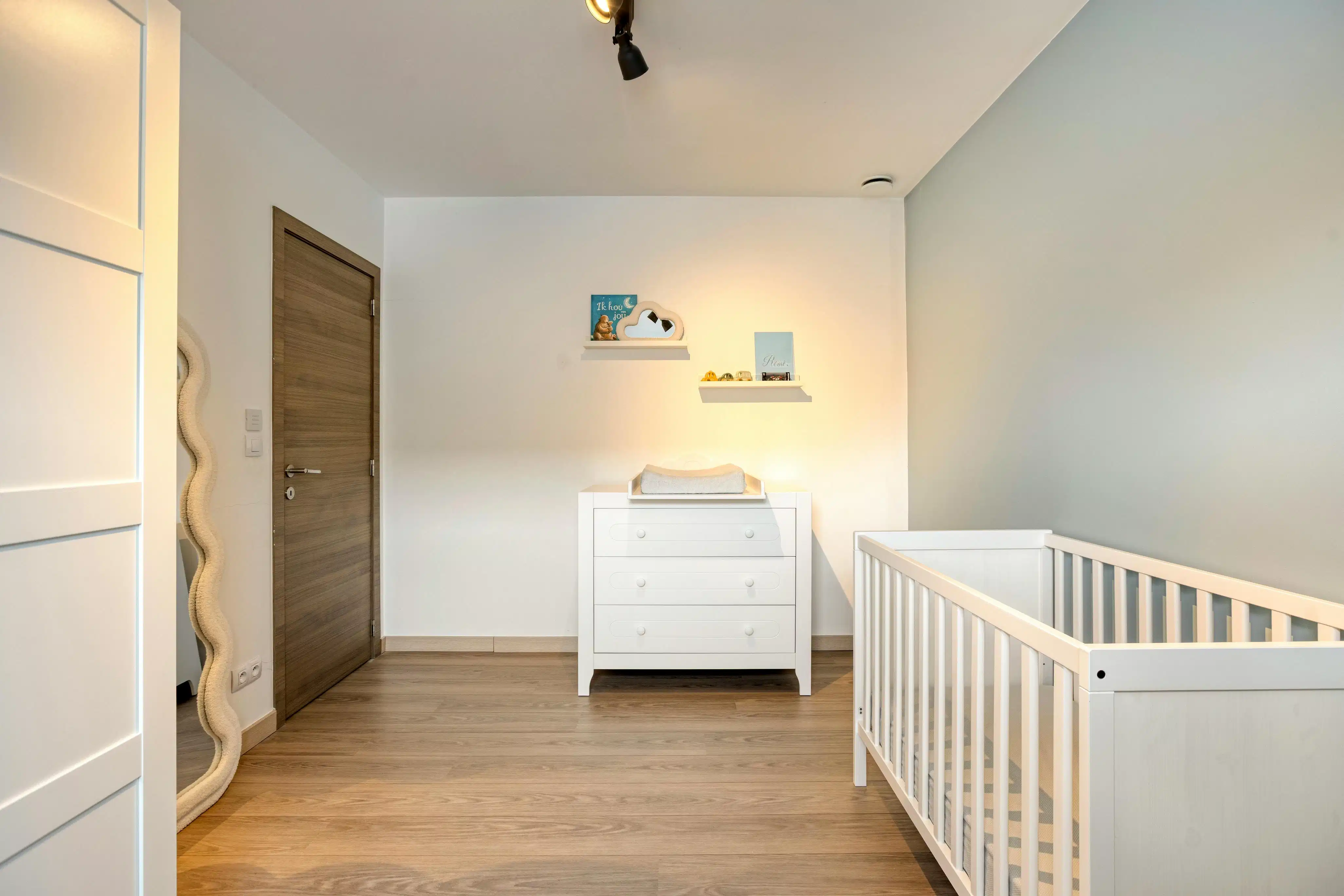 Halfopen huis te koop in Ieper met 3 kamers, garage en tuin foto 27