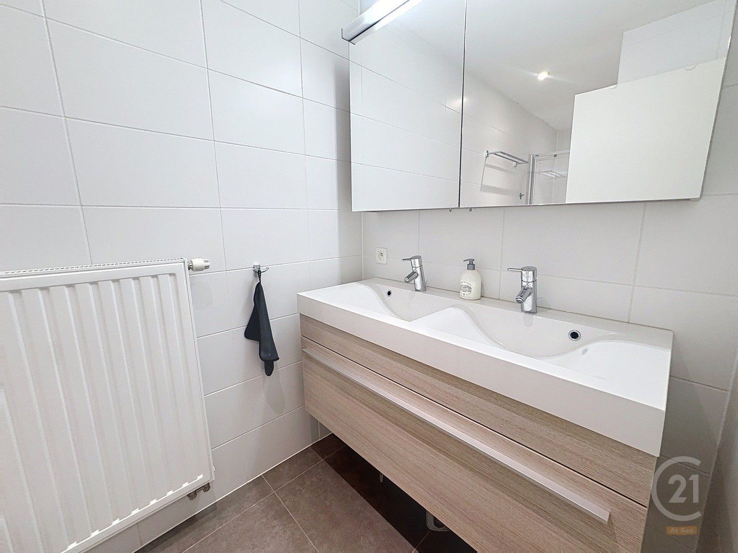 Instapklaar appartement met terras – Gelegen in het hart van Westende-Dorp foto 13