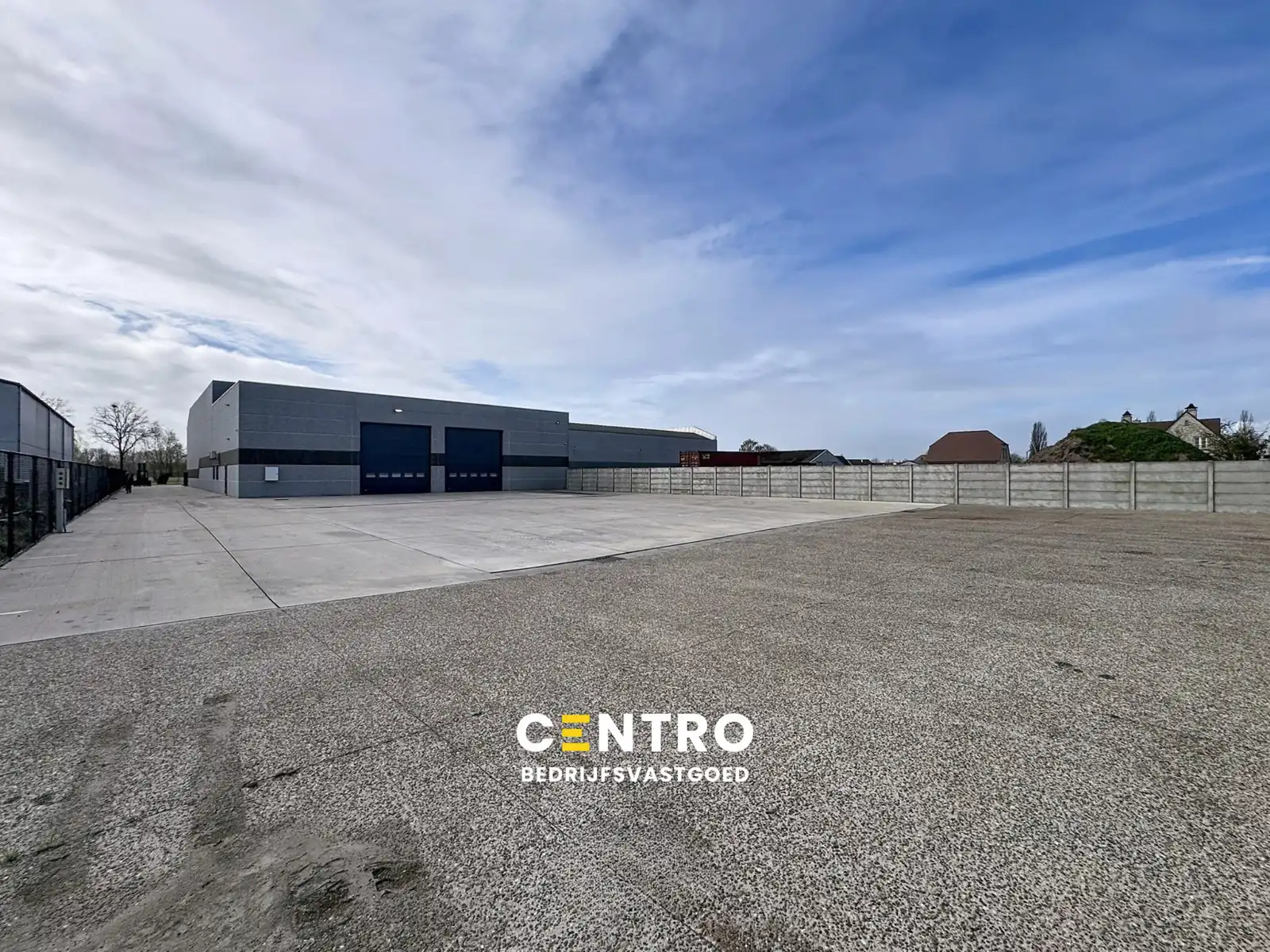 Recent bedrijfsbouw (°2021) op 1.930m2 verhard terrein te Eede! foto {{pictureIndex}}