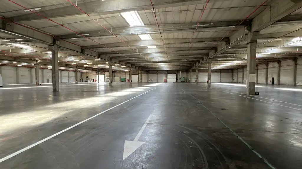 Loods met buitenopslag te huur vlakbij afrit E17 in Sint-Niklaas foto 7