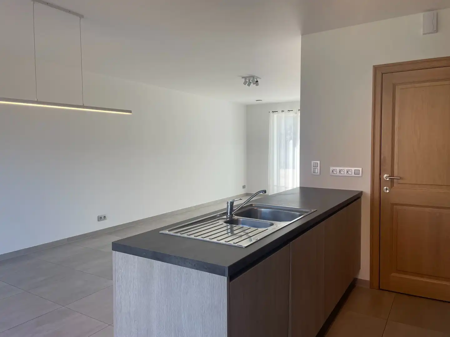 Moderne woning met 4 slaapkamers en garage in rustige buurt in Zwankendamme foto 4