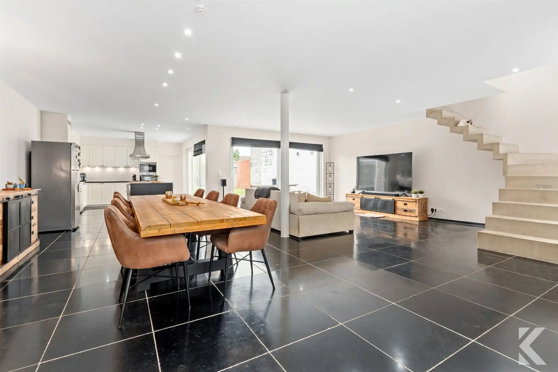 Volledig gerenoveerde woning met tuin, garage, EPC-B foto 2