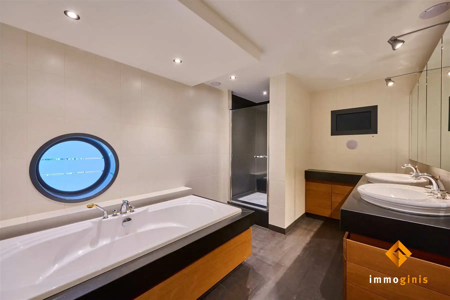 Zéér ruime woning met 3 tot 6 slaapkamers en praktijkruimte. Perceel van 7a86ca in centrum Bocholt! foto 10