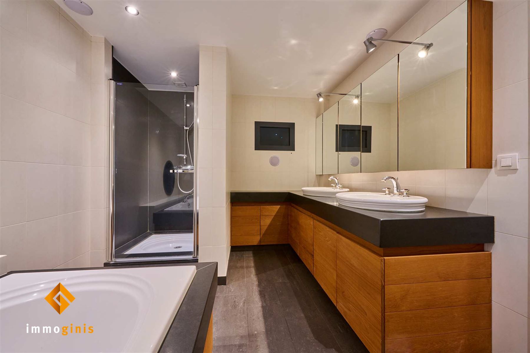 Zéér ruime woning met 3 tot 6 slaapkamers en praktijkruimte. Perceel van 7a86ca in centrum Bocholt! foto 10