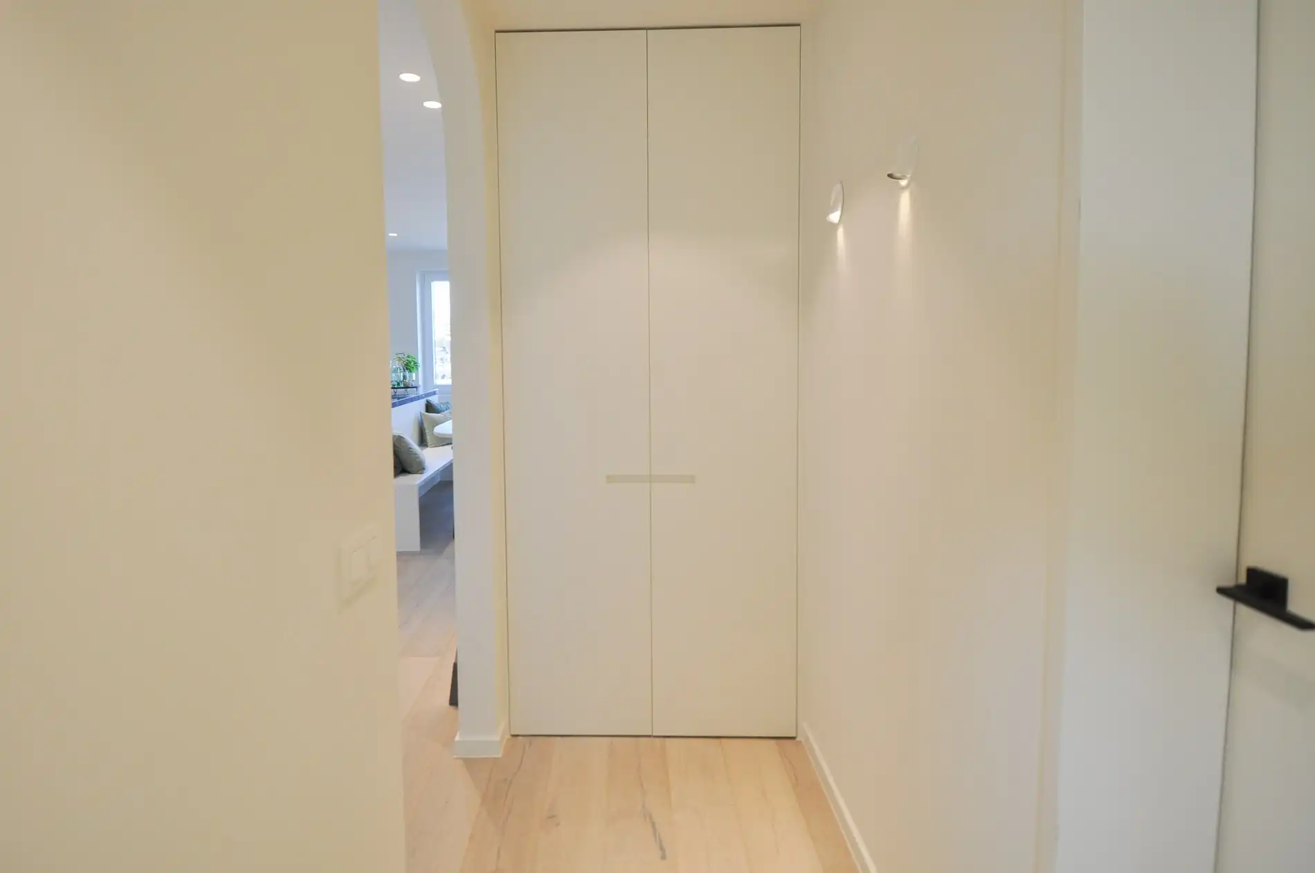 Rustig gelegen volledig gerenoveerd appartement met een weids zicht over het Zegemeer. foto 15