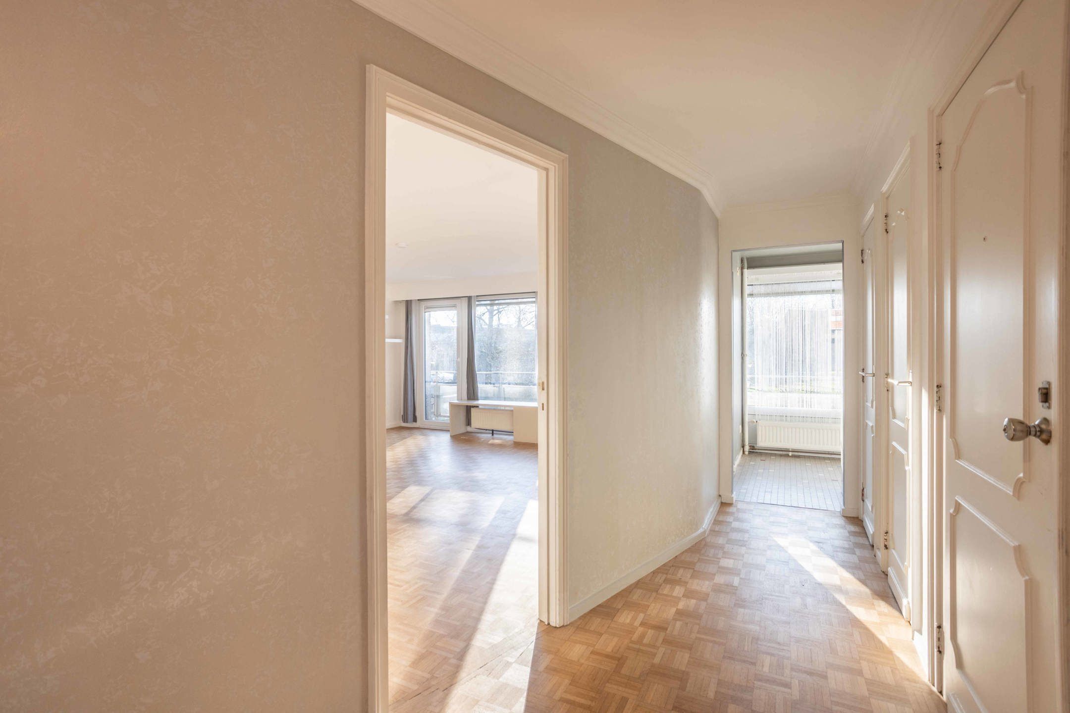 Lichtrijk appartement met garagebox foto 4