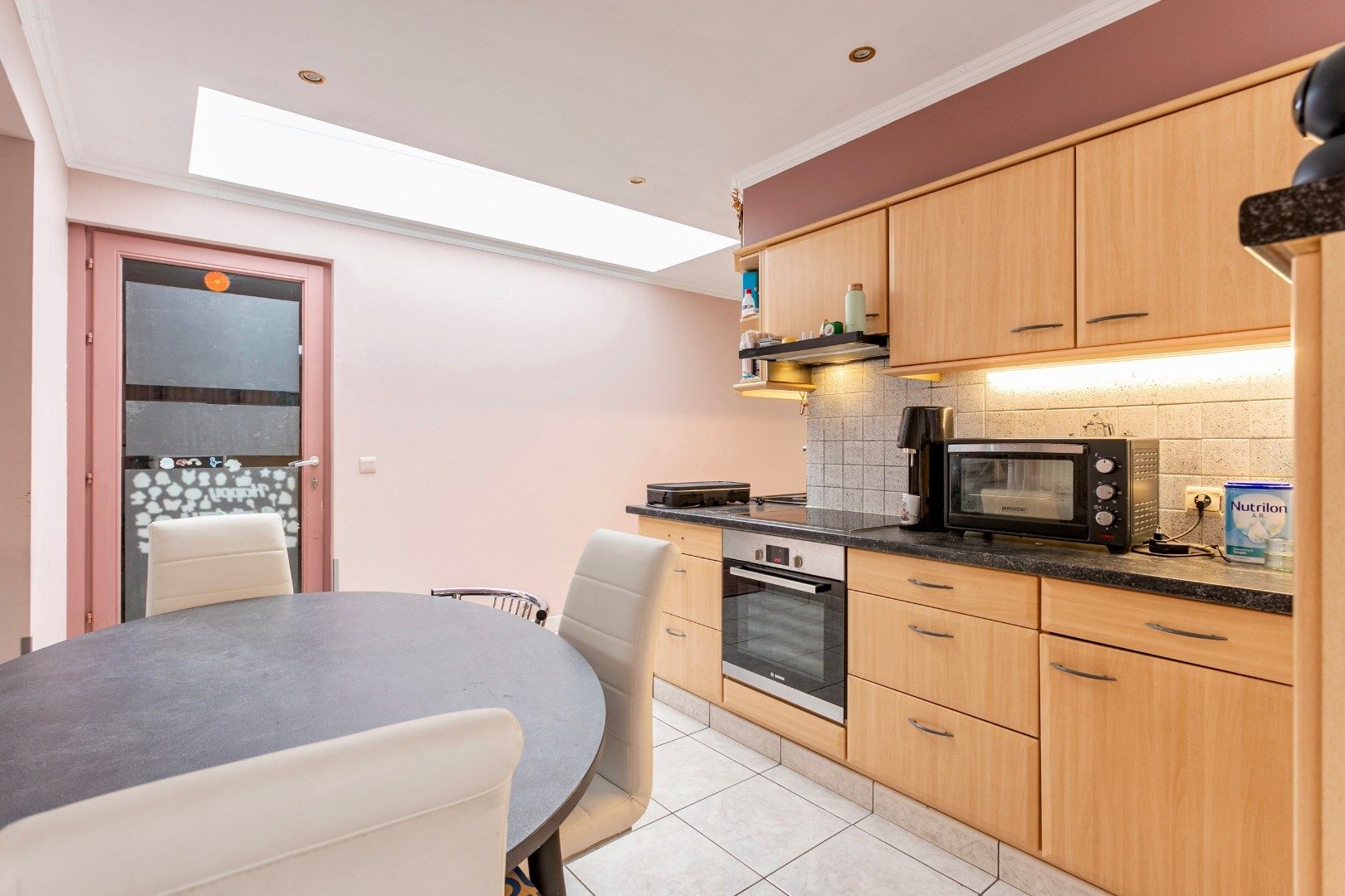 Ruime, te renoveren woning met 3 slpk en garage foto 6