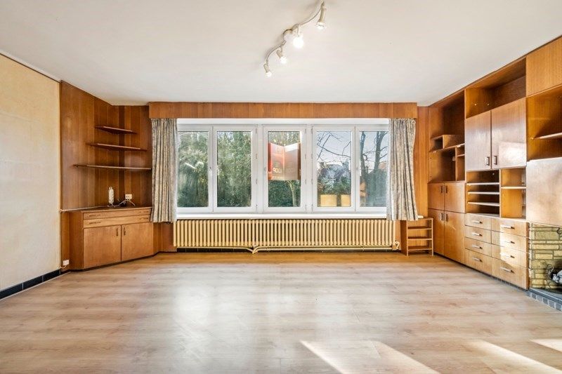 Ruime te renoveren rijwoning met zeer veel mogelijkheden en tuin foto 3