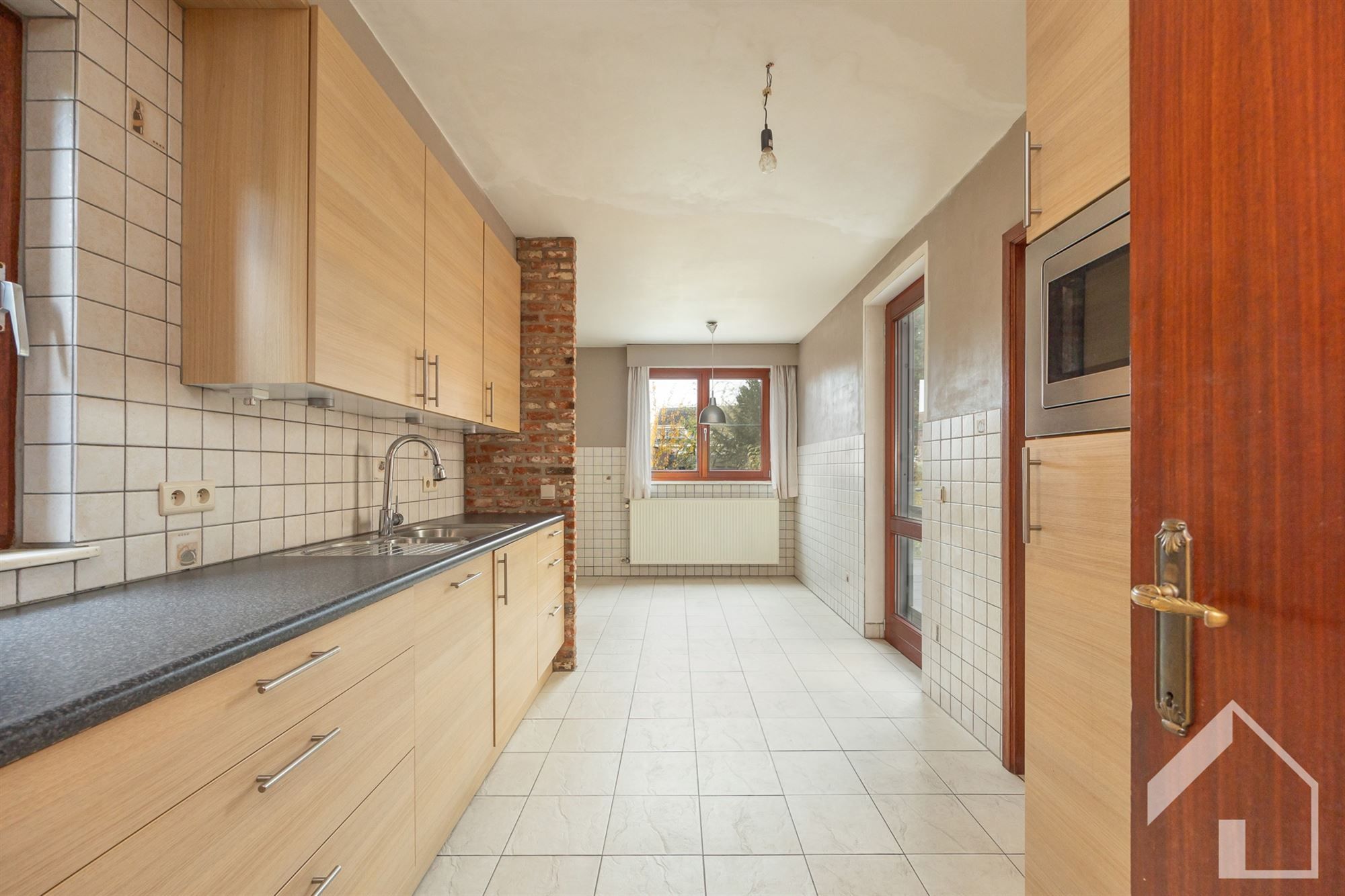 Deels te renoveren woning foto 7