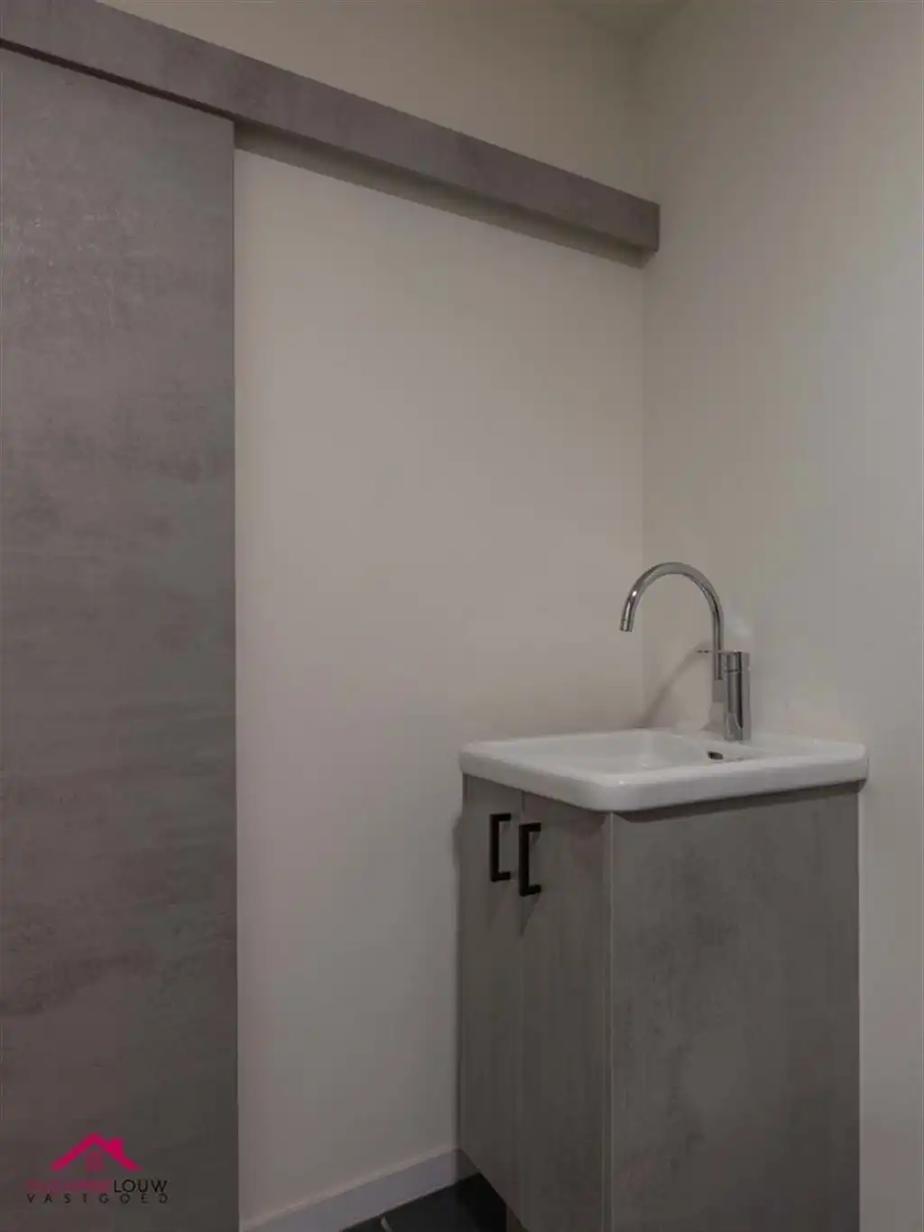 Instapklare woning met handelsruimte in gesloten bebouwing foto 20
