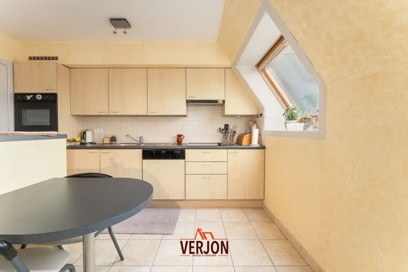 Ruim en gezellig appartement in het centrum van Ardooie! foto 8