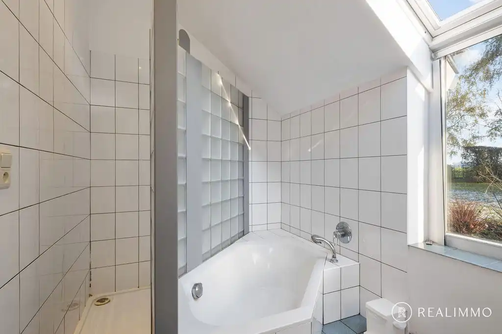 Ruime villa met 4 slaapkamers op ruim perceel met prachtige ligging! foto 15