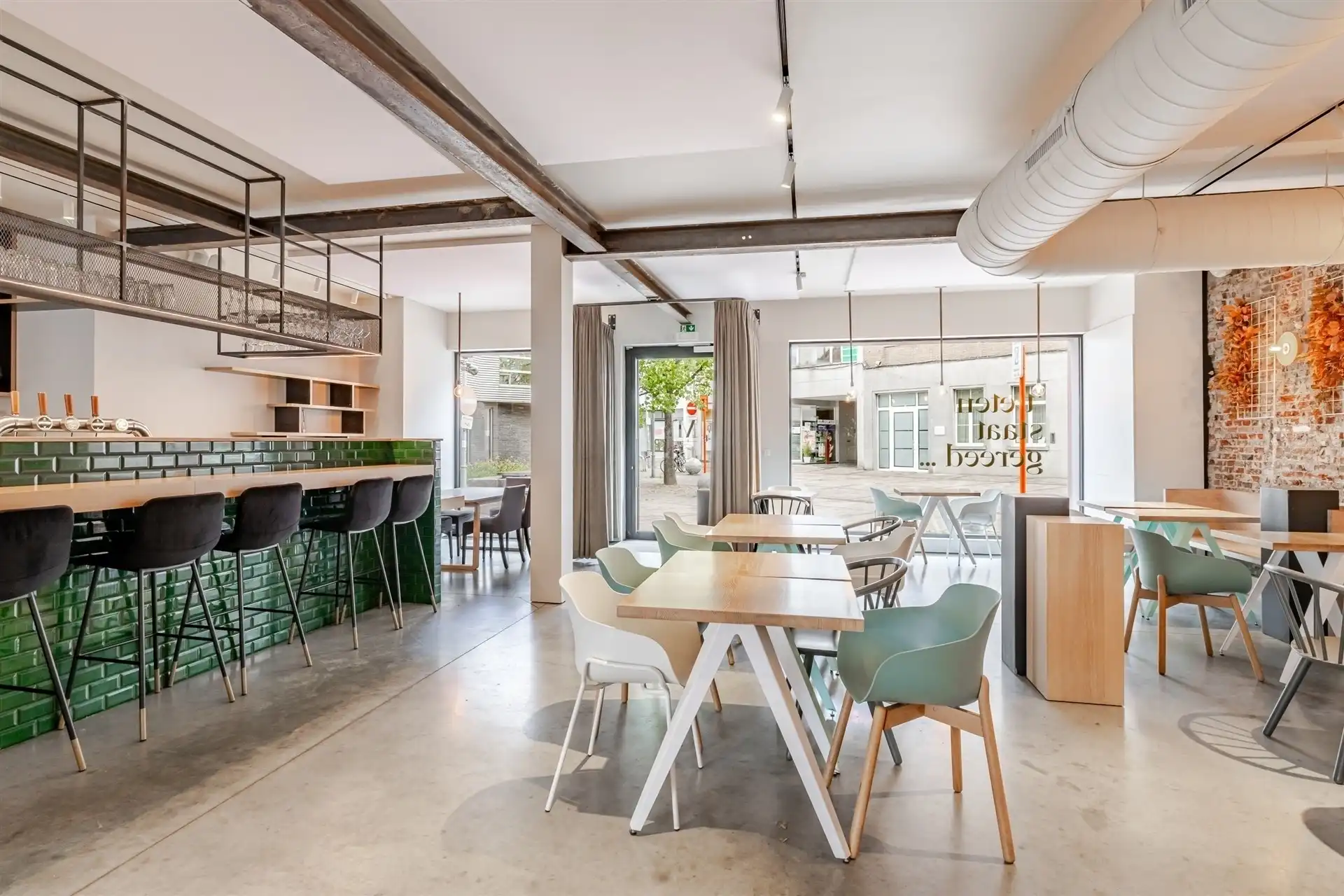 Instapklaar hoogwaardig restaurant inclusief inrichting en meubilair  foto 3