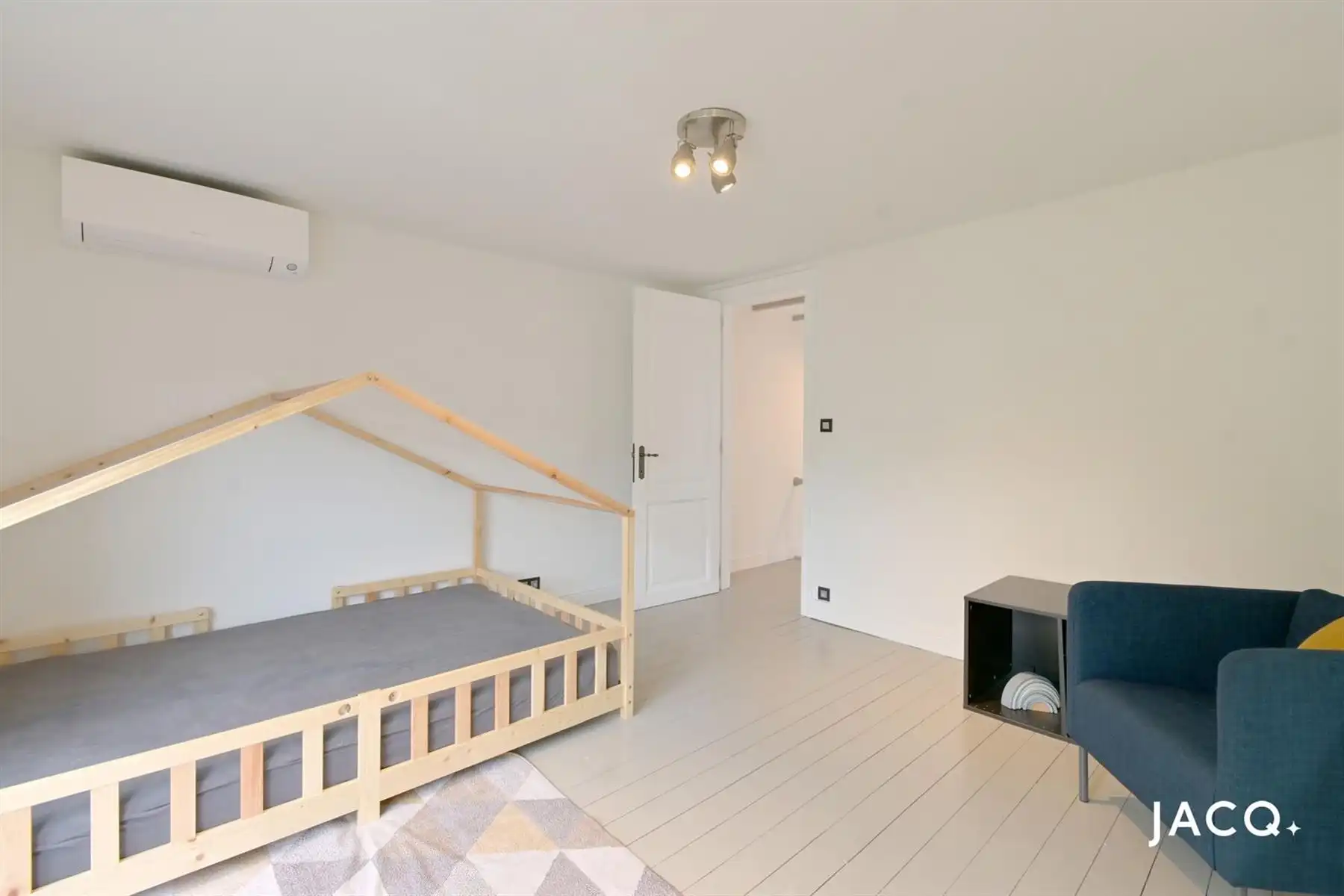 Karaktervolle, volledig gerenoveerde woning te Deurne ! foto 17