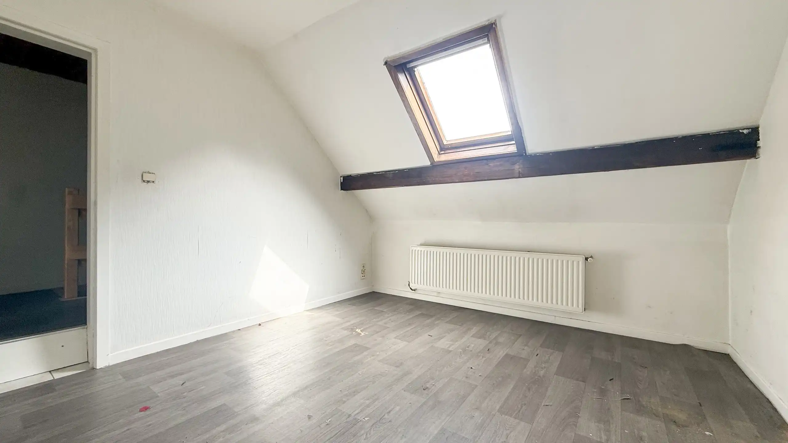 Renovatiepand met ruime living en mooi perceel van 6+ are! foto 22