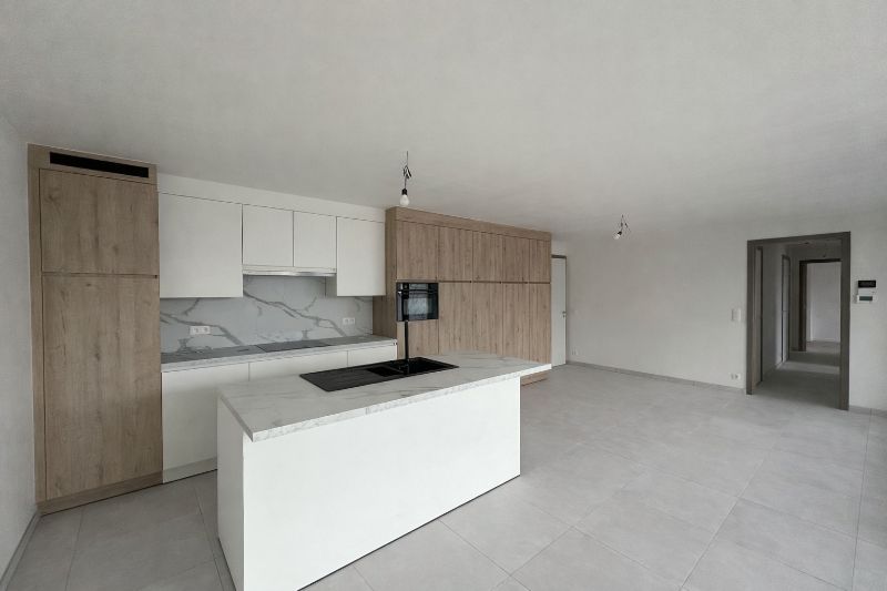 Gelijkvloers appartement met terras en tuin. foto 6