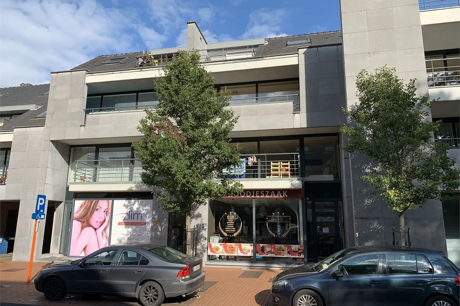 winkel-kantoorruimte van 150 m² foto {{pictureIndex}}