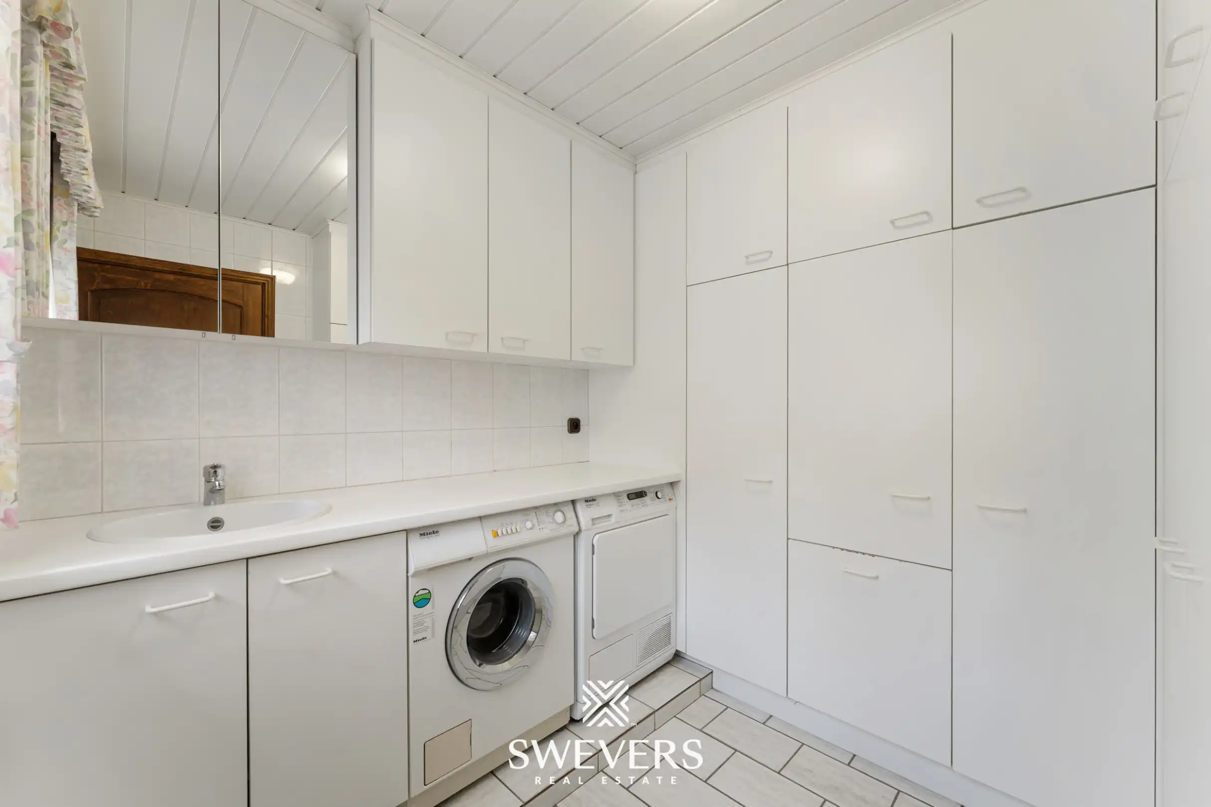 Open bebouwing in Houthalen met 3 slaapkamers, grote kelder en garage: foto 9