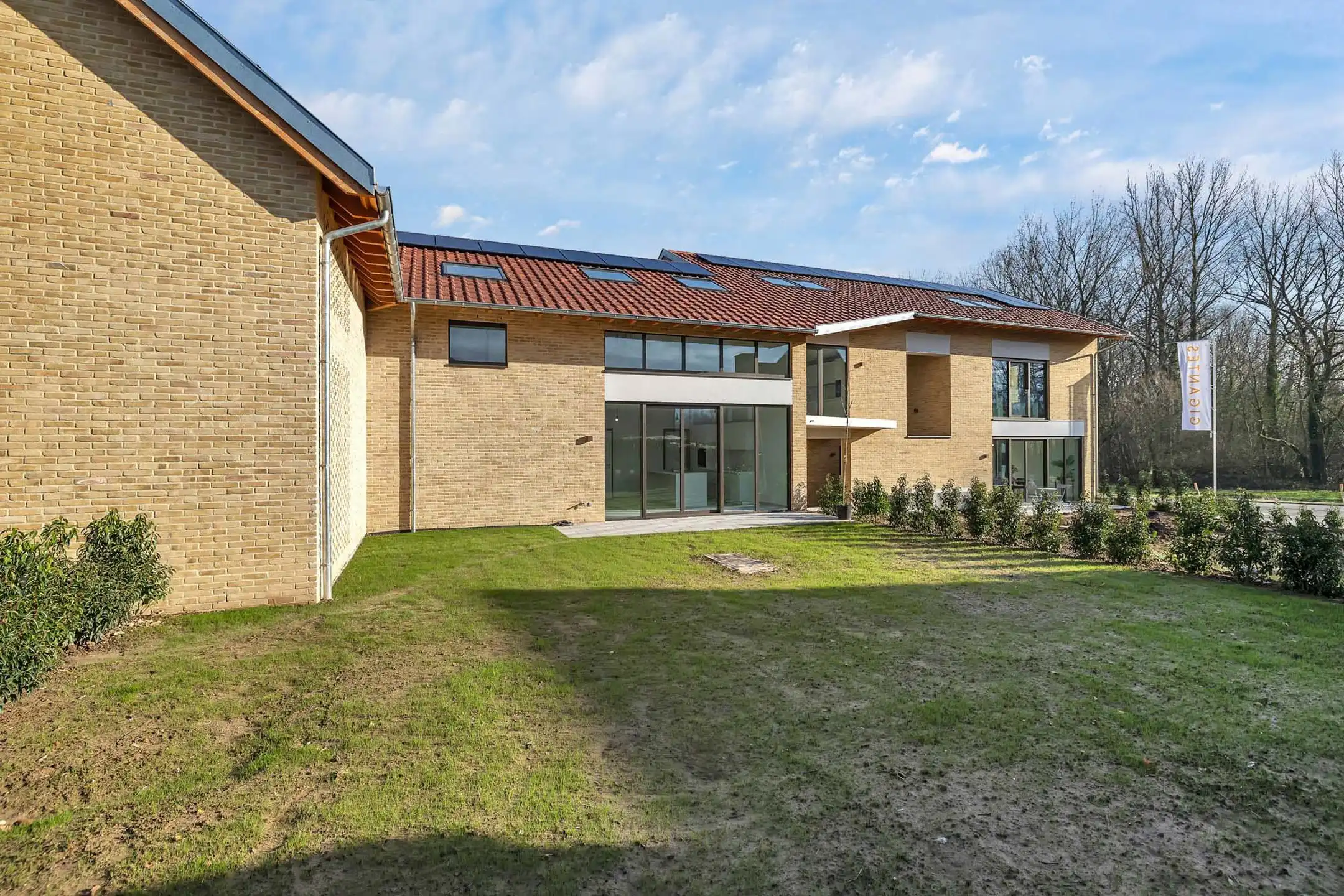 Prachtige nieuwbouwwoning in uniek woonerf foto 25