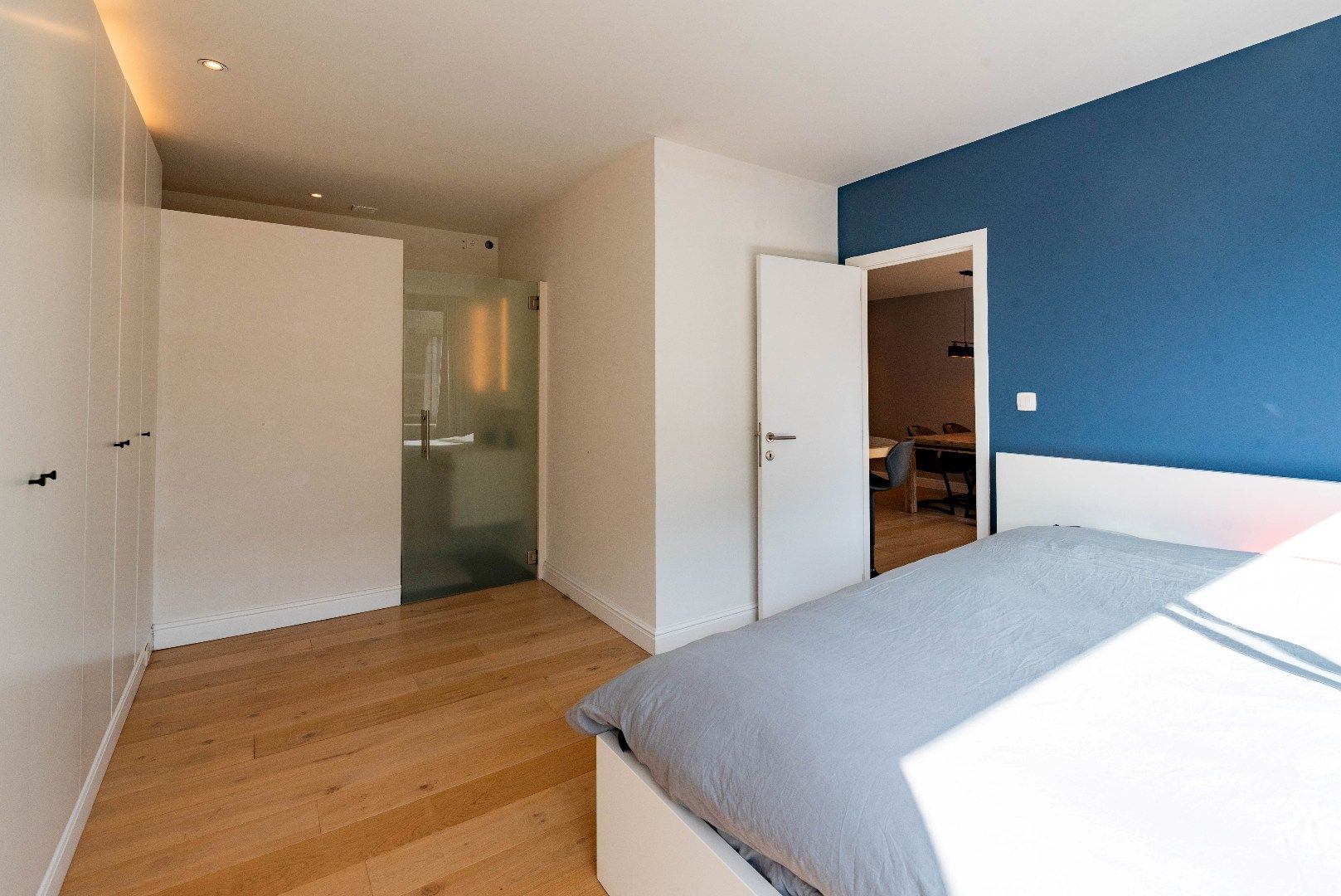 Prachtig gemeubeld appartement met autostaanplaats foto 9