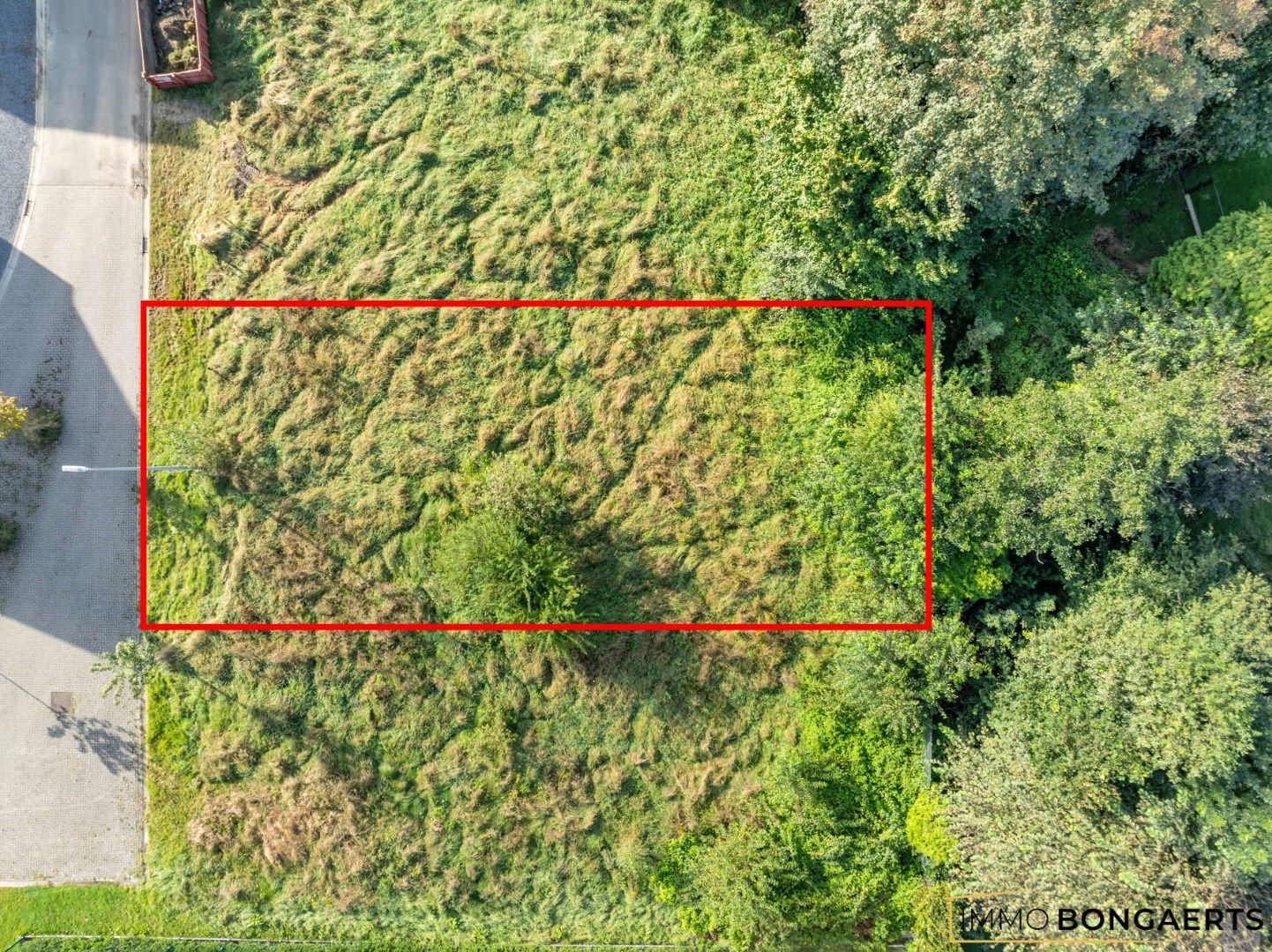 Halfopen bouwgrond op een rustige locatie foto 2