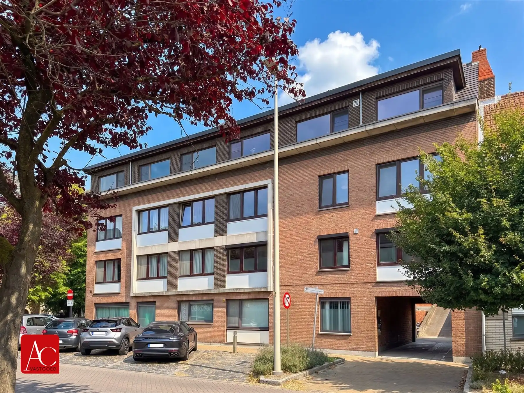 Ruim instapklaar appartement met 3 slaapkamers én garage foto {{pictureIndex}}