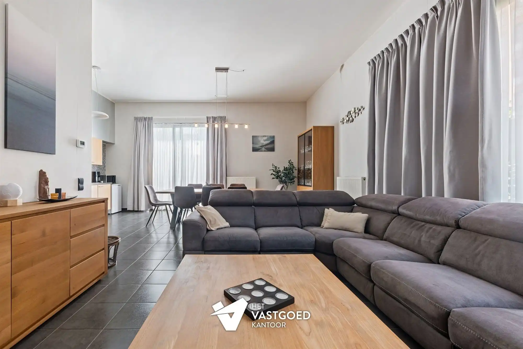 PRACHTIG GELEGEN GELIJKVLOERS APPARTEMENT MET 1 SLAAPKAMER EN ZEER RUIM TERRAS AAN DE KEMPISCHE KAAI TE HASSELT foto 9