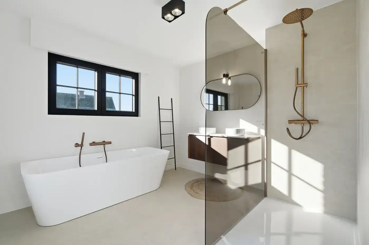 GERENOVEERDE RUIME VILLA OP TOPLOCATIE foto 15