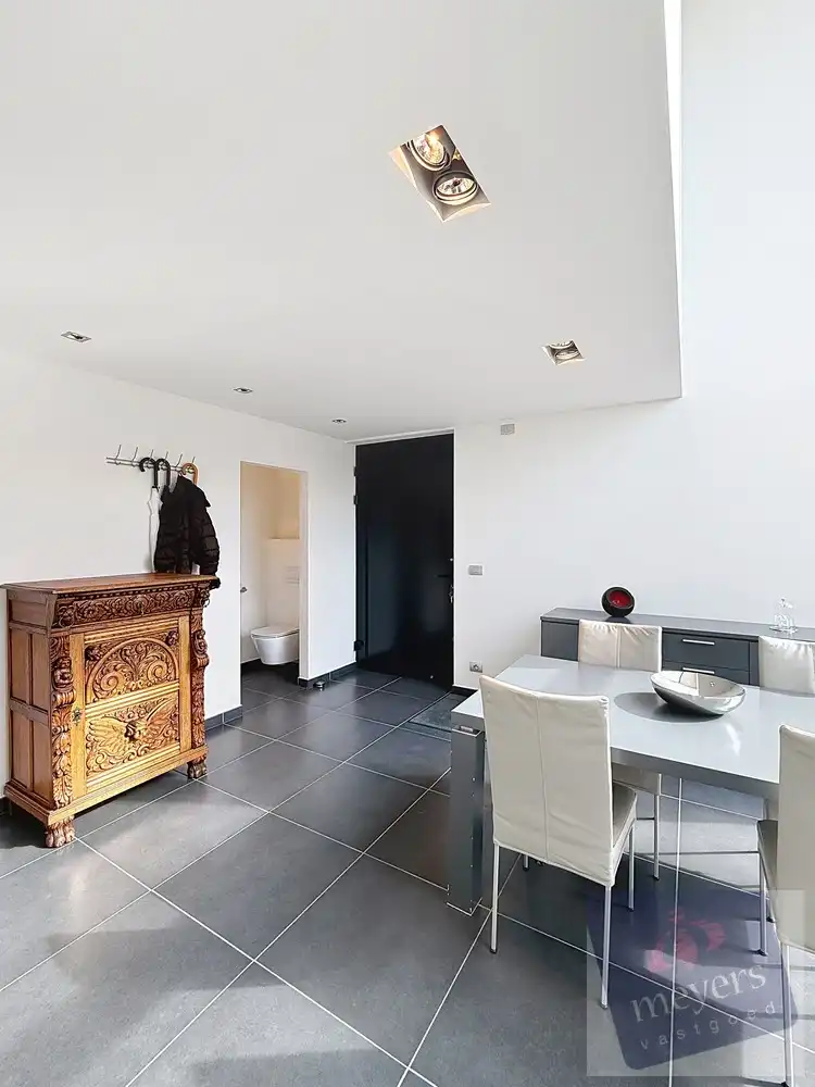 Ruime en energiezuinige gezinswoning met praktijk-/handelsruimte op toplocatie in Spalbeek foto 3