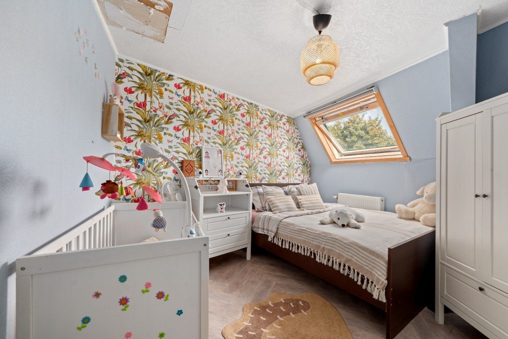 Op te frissen rijwoning met tuin foto 7