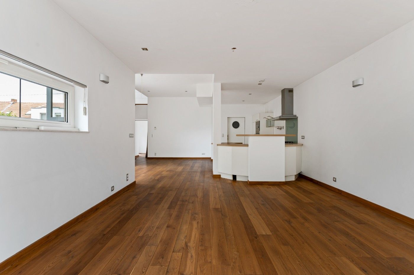 Ruime, instapklare woning met 3 slpk., dubbele garage en tuin foto 5