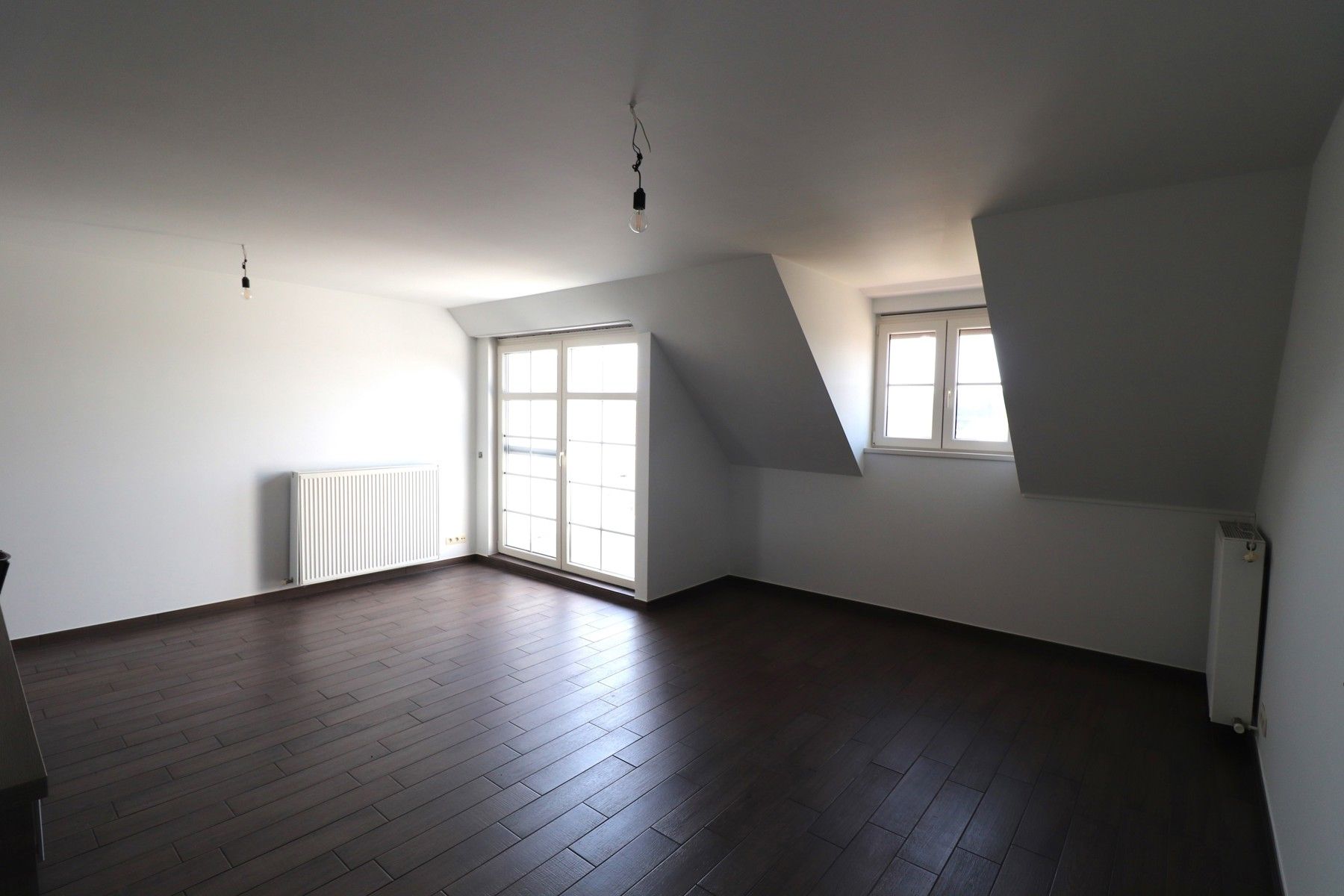 Een appartement op de derde verdieping links met 3 slaapkamers, terras en autostaanplaats. foto 2