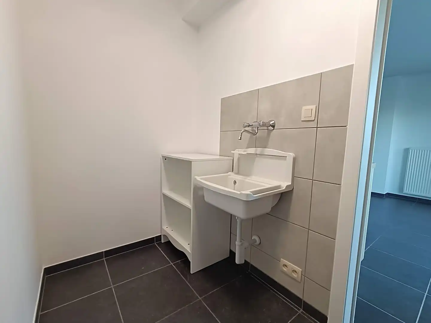 Instapklaar duplexappartement met 2 slpk, terras, garage & 2 parkeerplaatsen te huur in Bilzen foto 18