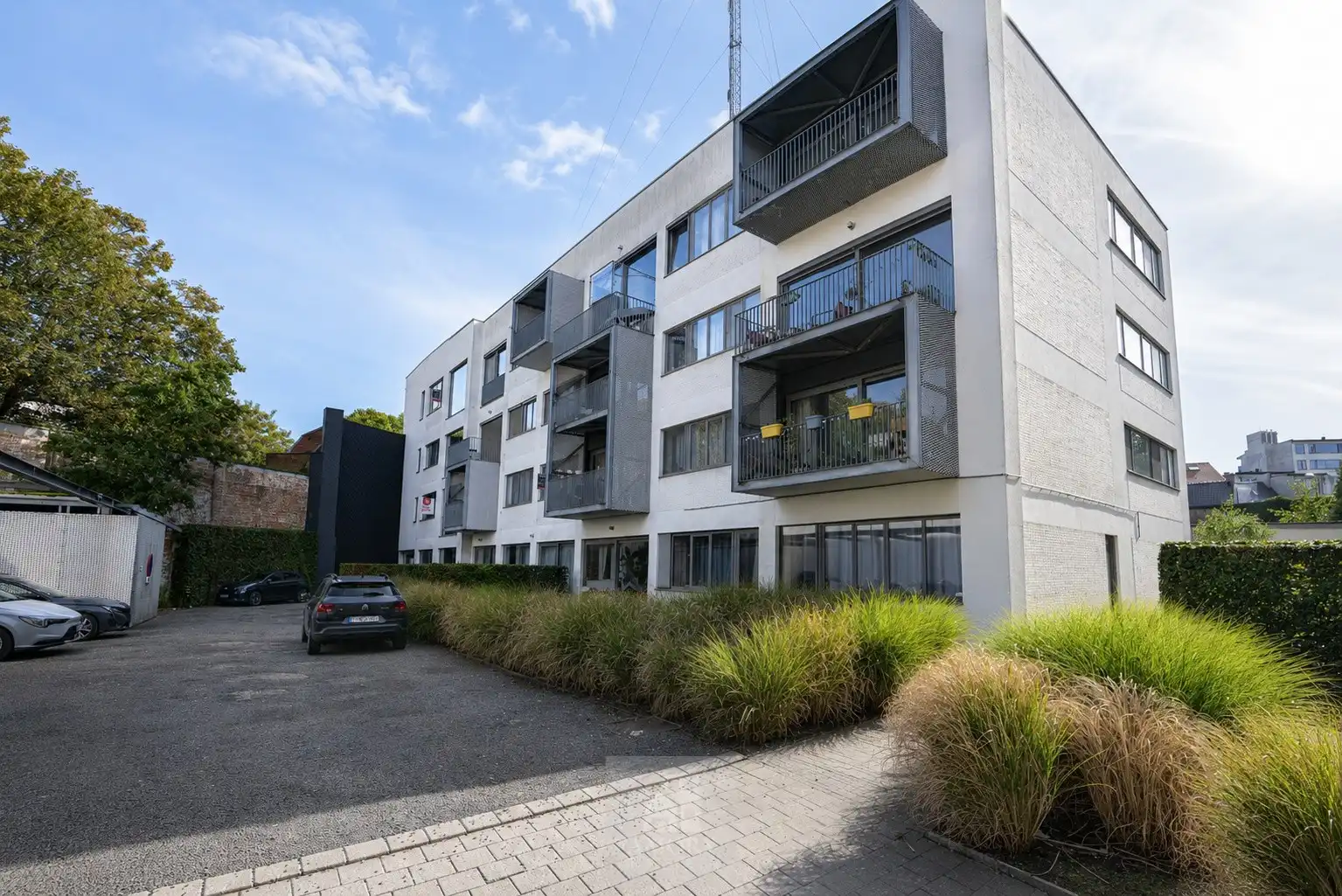 Ruim en energiezuinig 4-slaapkamer appartement met inpandig terras en overdekte autostaanplaats foto 2