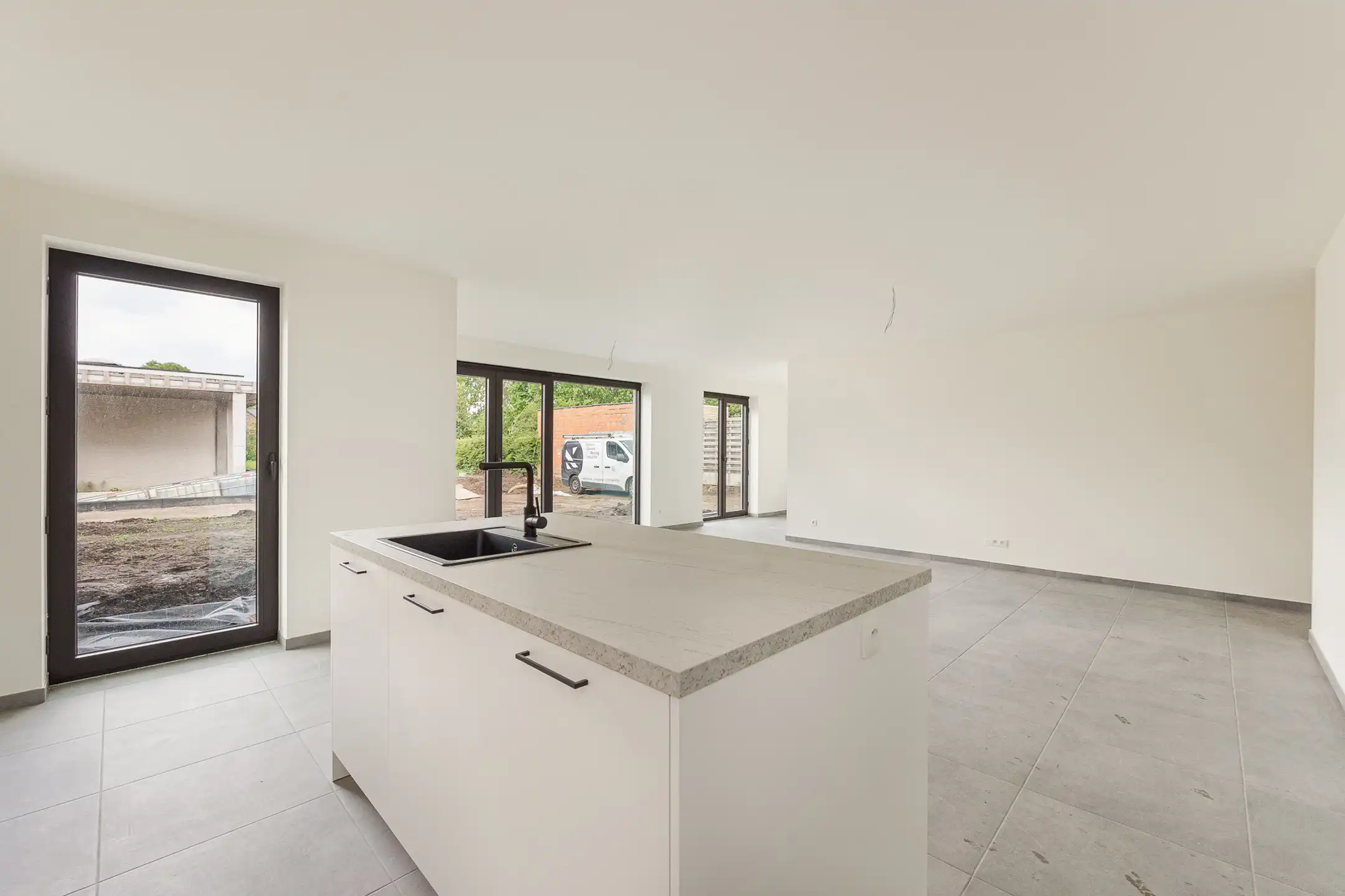 Nieuwbouw gelijkvloers appartement met tuin en terras foto 6