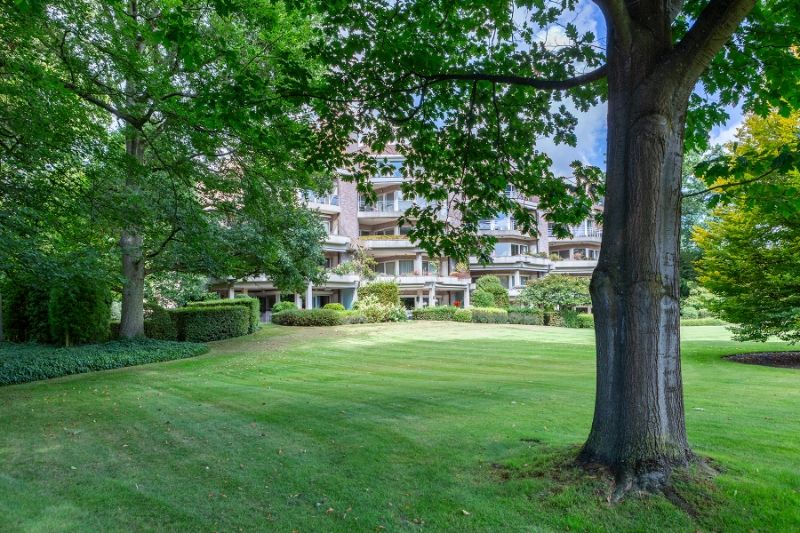 Riant, lumineus instapklaar 3 slaapkamer appartement in een oase van groen + P en ruim zonne-terras! foto {{pictureIndex}}