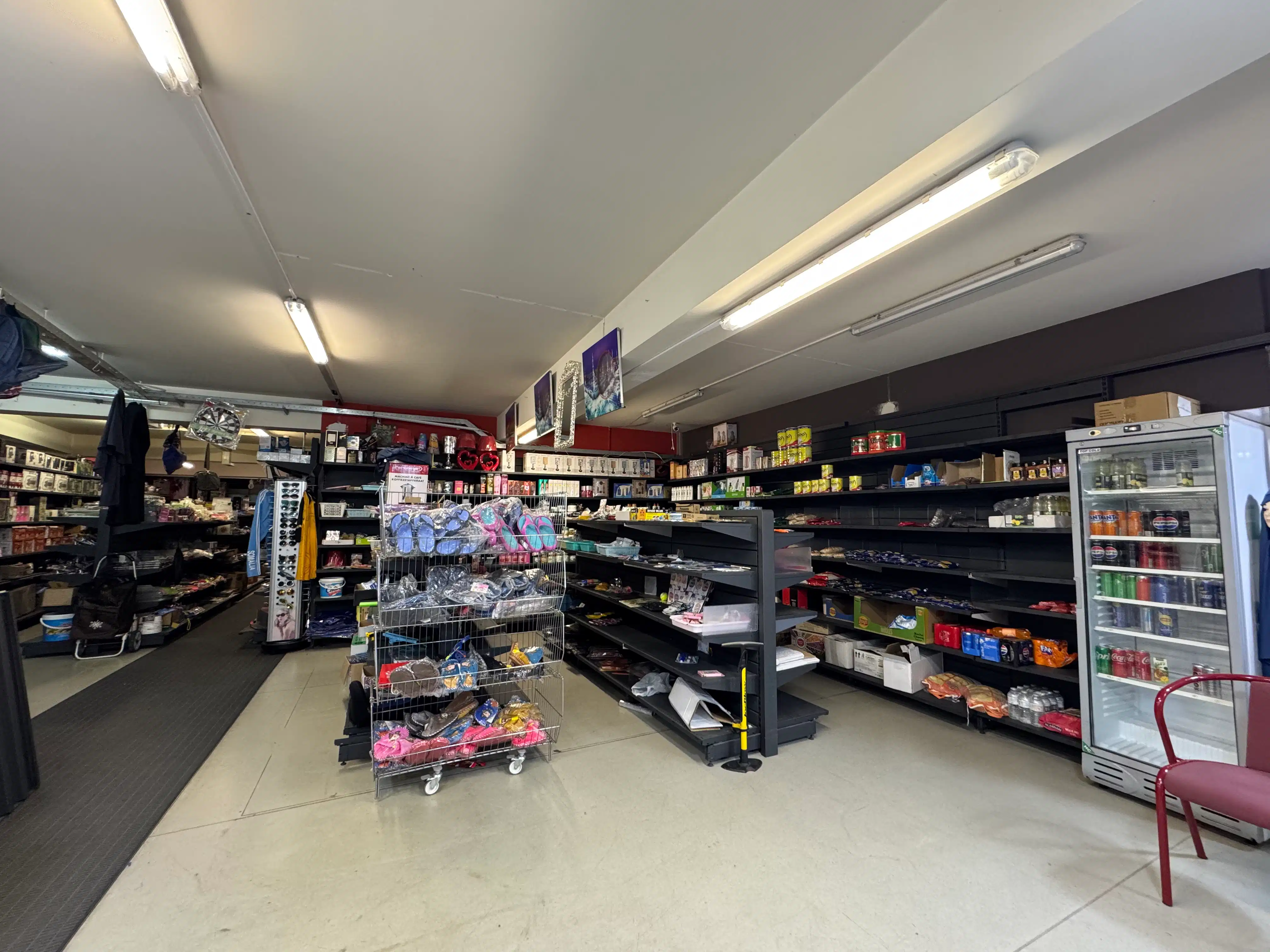 Handelsgelijkvloers 150m² + garage 20m² foto 2