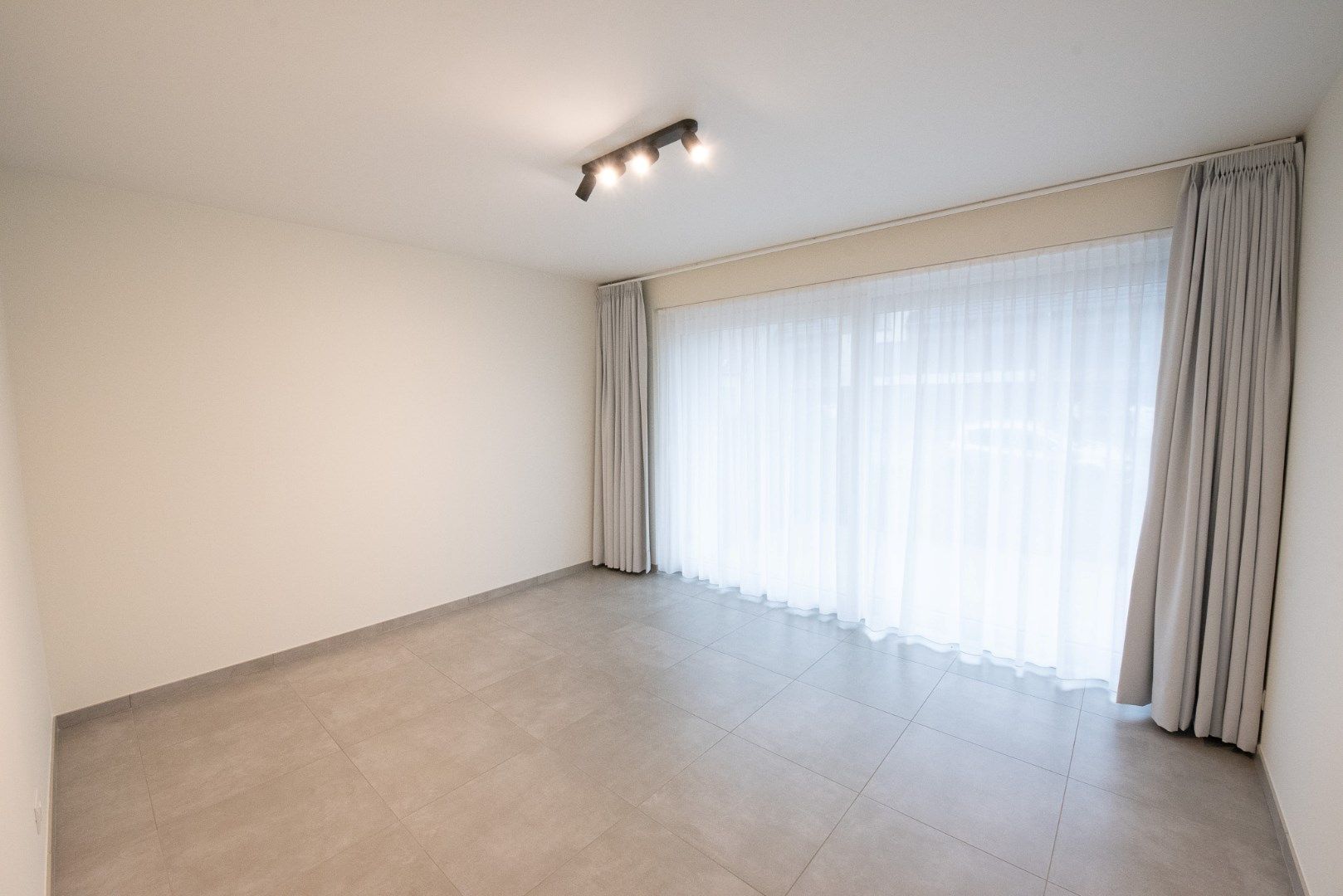 Modern GELIJKVLOERS appartement te Zulte ( Olsene) foto 9