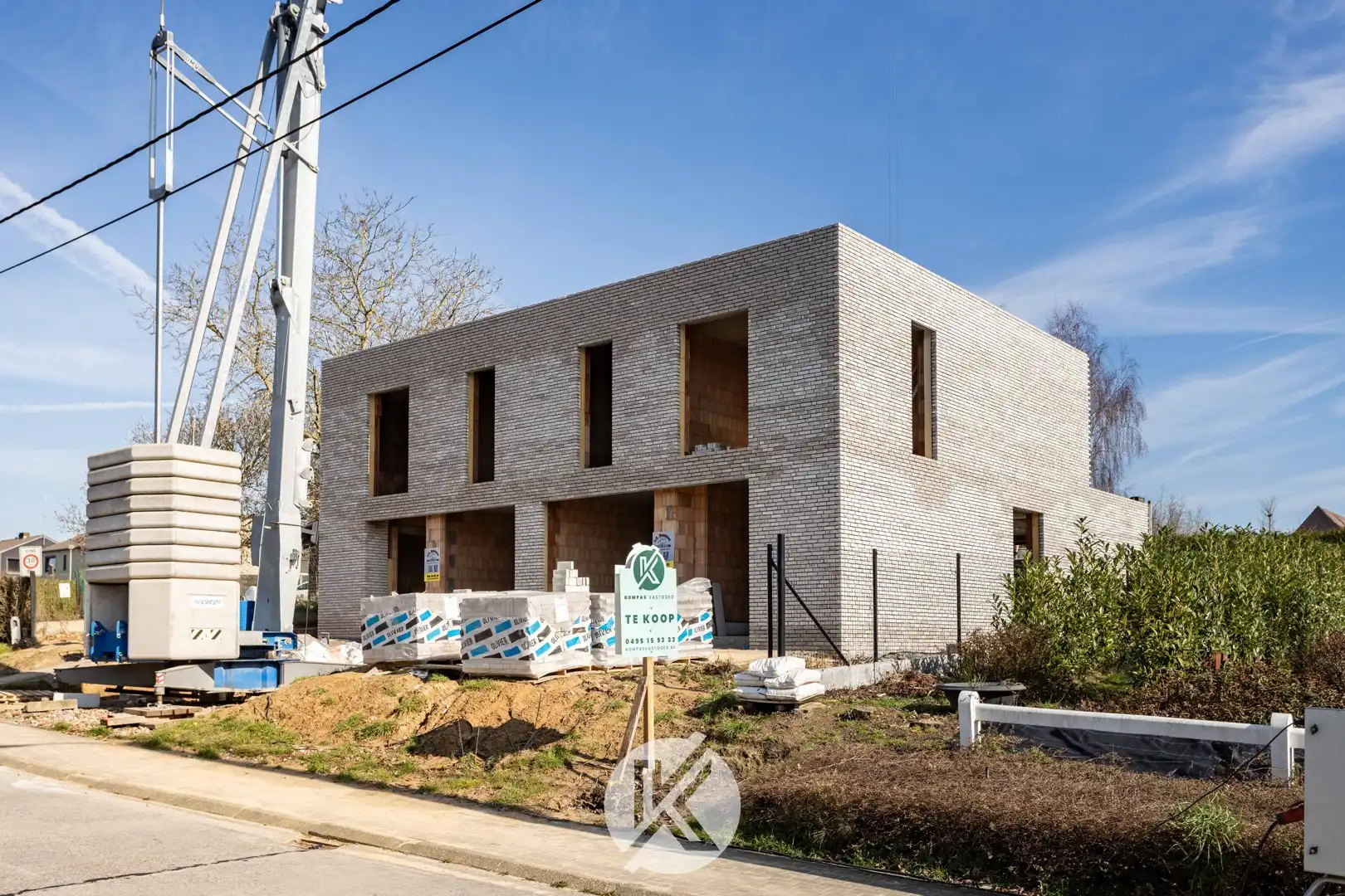 Strakke halfopen nieuwbouwwoning met potentieel foto 5