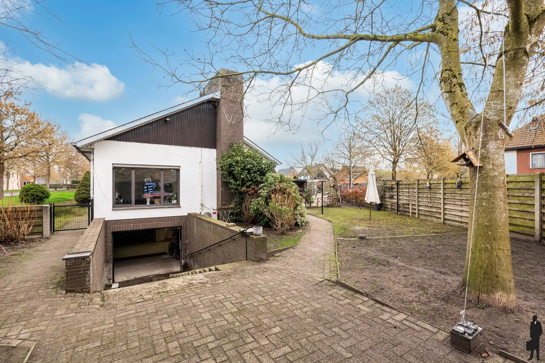 Laagbouwwoning met kelder op hoekperceel van 834m² foto 14
