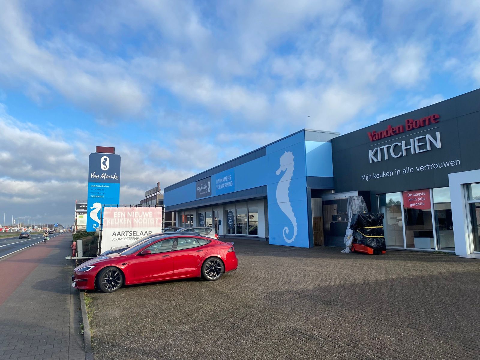 Te Huur: Toonzaal van ca. 2.054 m² op AAA-locatie foto 4