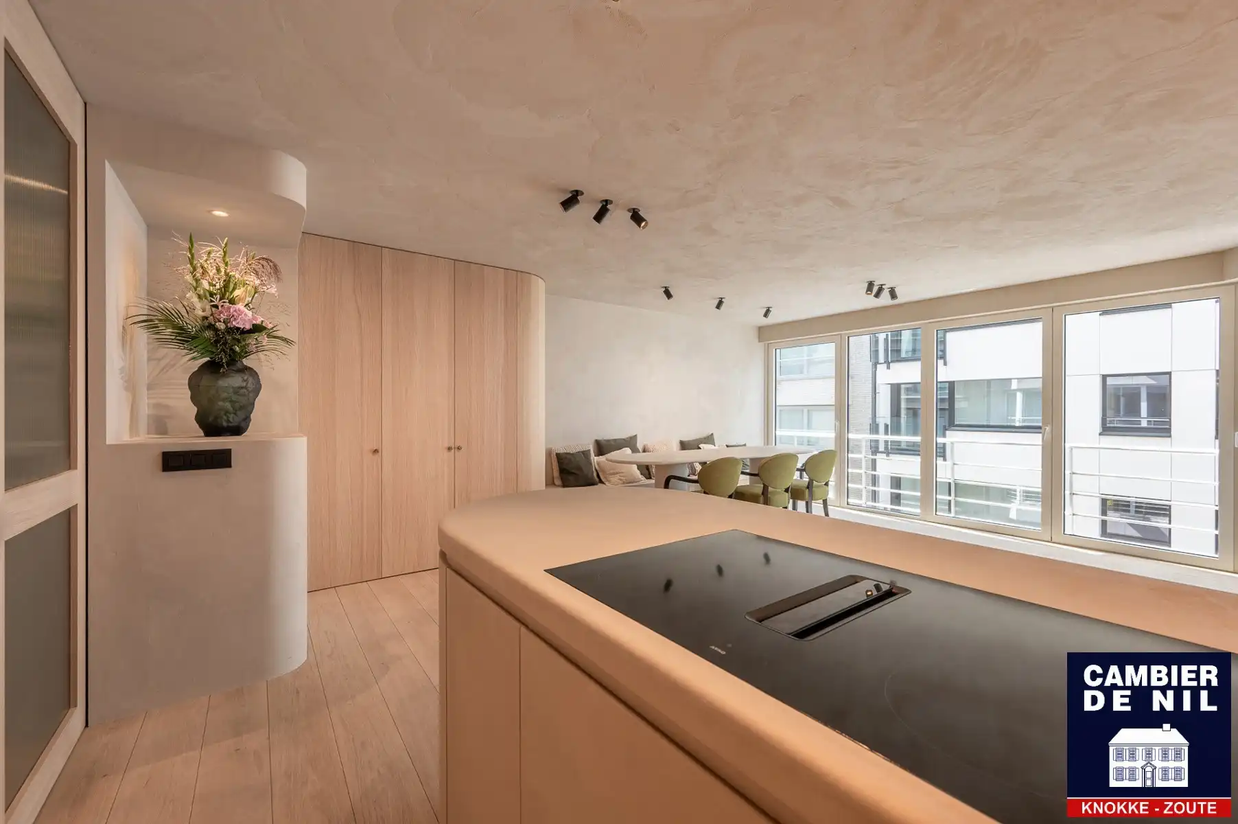 Tijdloos gerenoveerd appartement met zijdelings zeezicht  foto 8