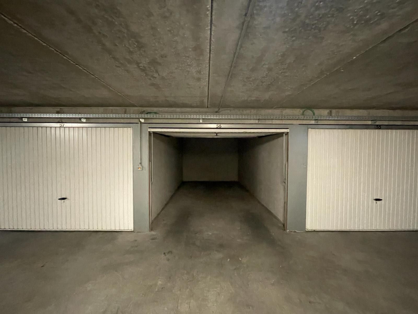 Gesloten garagebox te huur vlakbij centrum Knokke-Heist foto 4