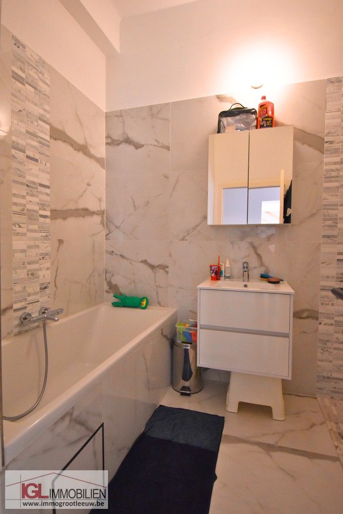 Ruime modern gerenoveerde woning te koop in Huizingen foto 9