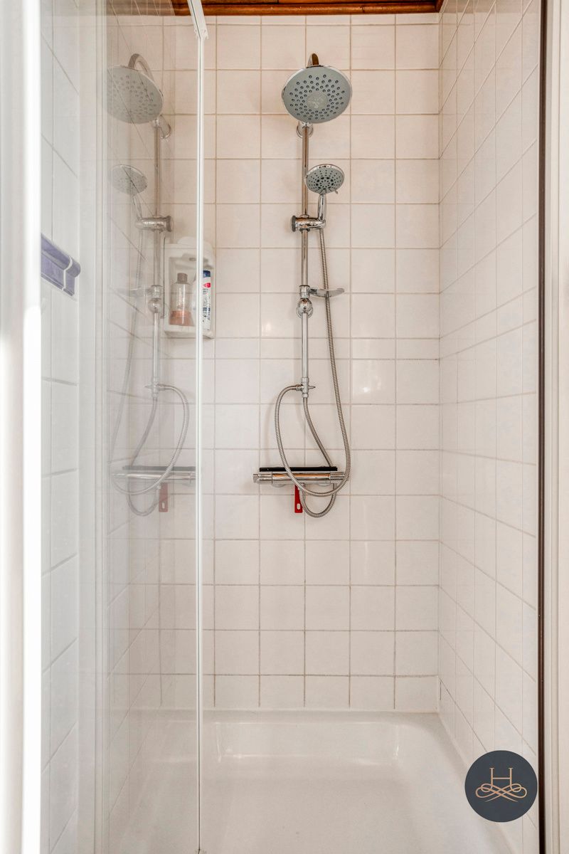 Perfect onderhouden en ruime woning met prachtige ZW tuin foto 26