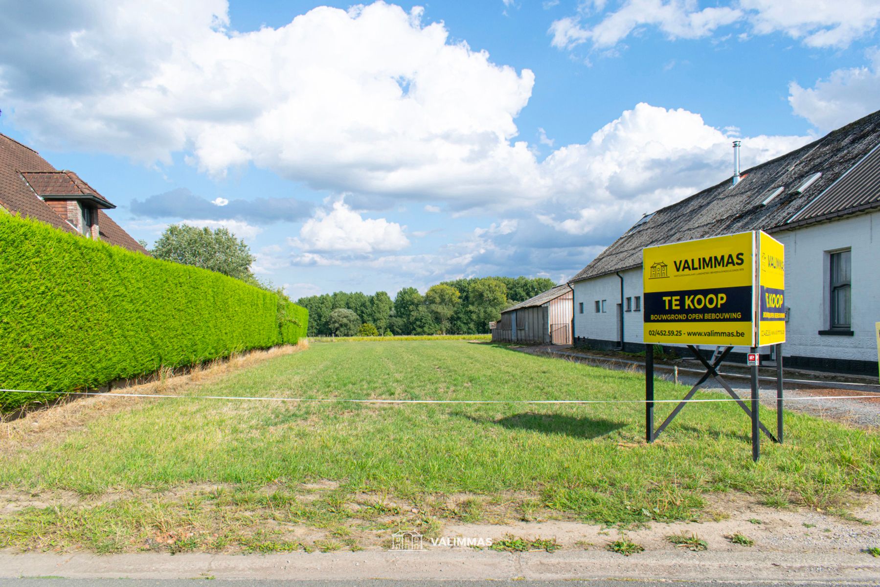 Welgelegen bouwgrond voor een alleenstaande woning... foto {{pictureIndex}}