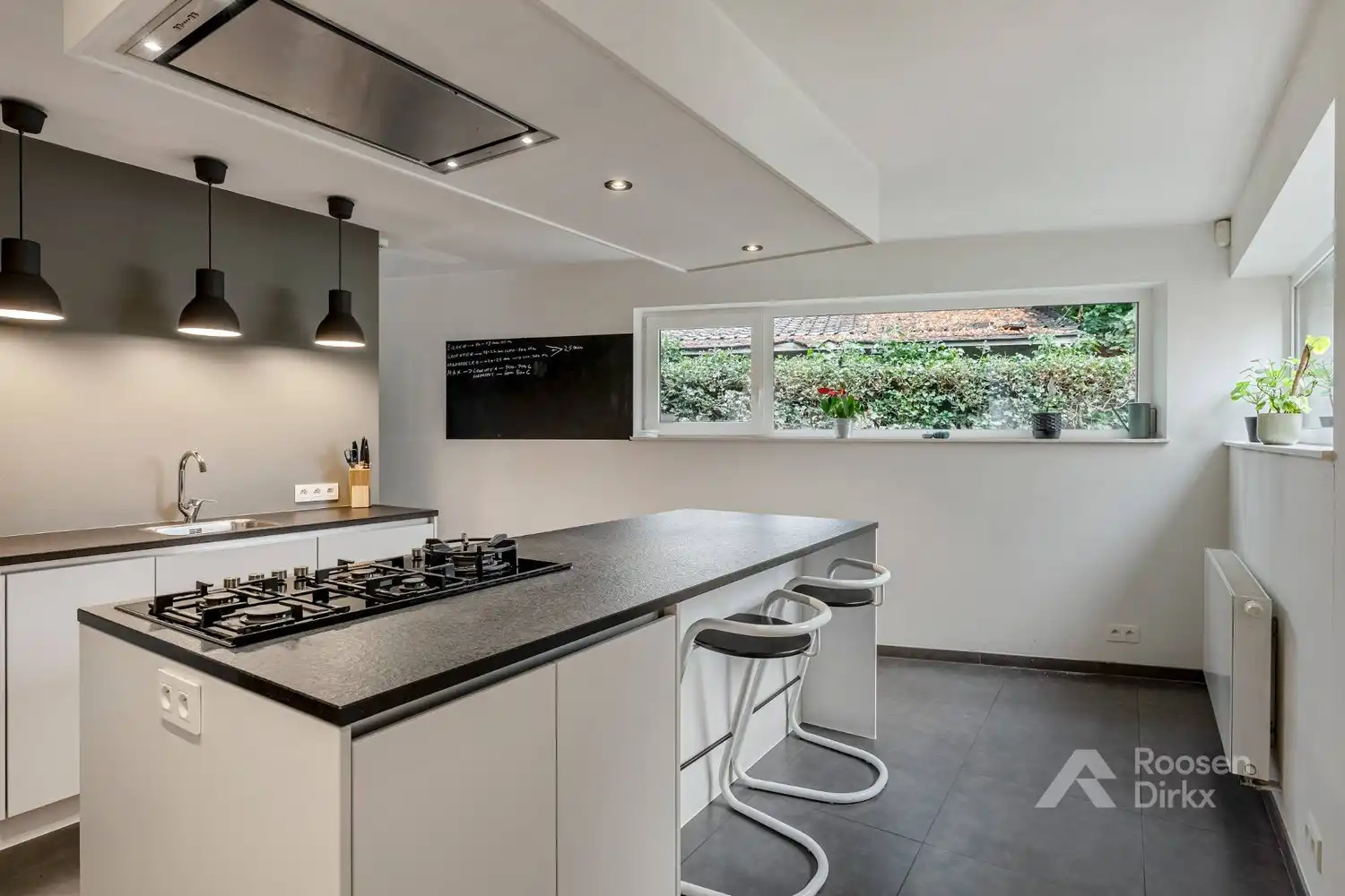 Gezinswoning met stijlvolle architectuur op wandelafstand van natuurgebied foto 12