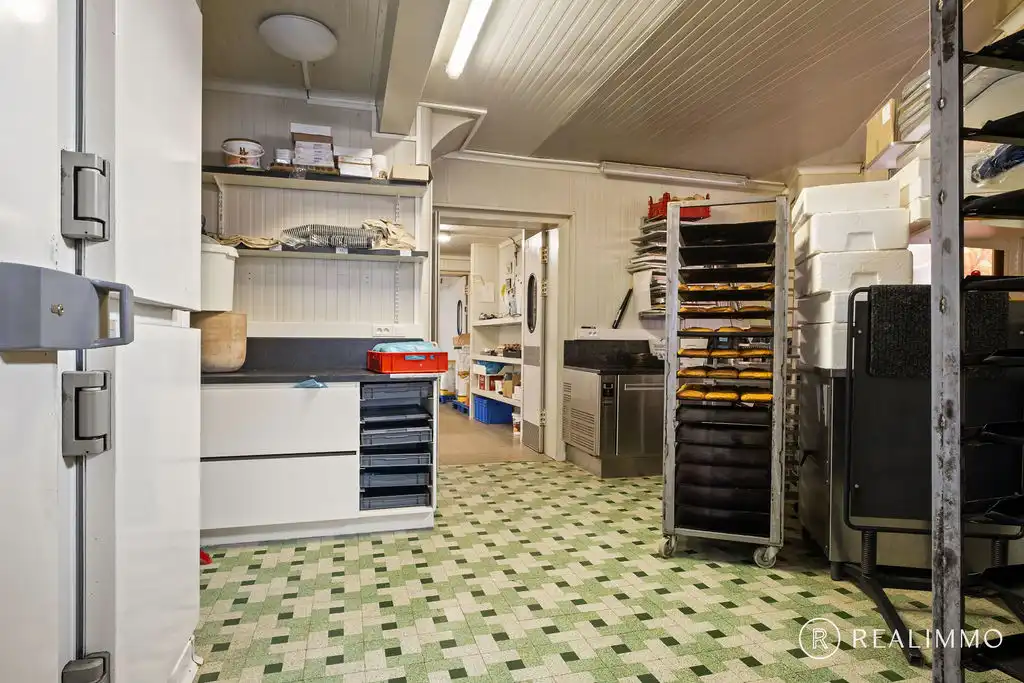 Veelzijdig handelspand met woonst op topligging in hartje Moen foto 10